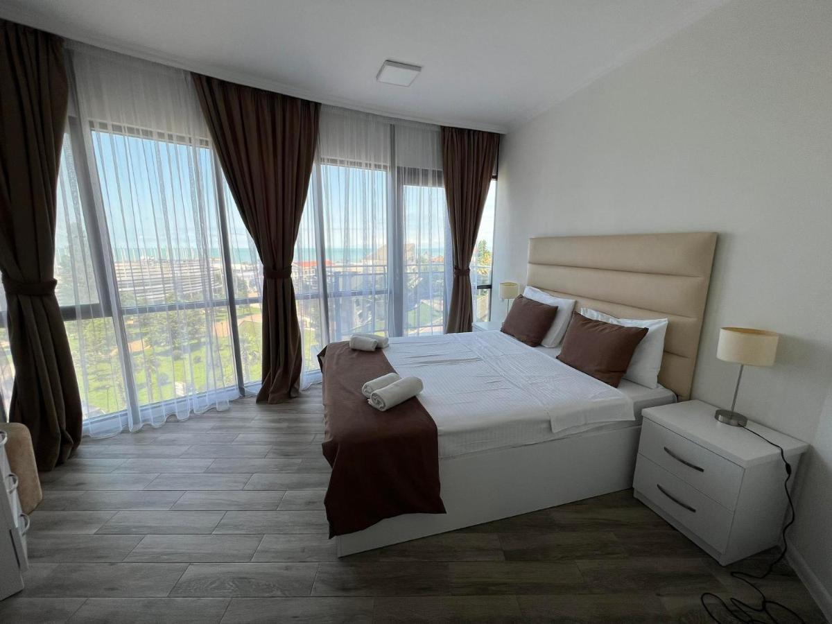 Holiday Lux Sea Towers Batumi Exteriér fotografie