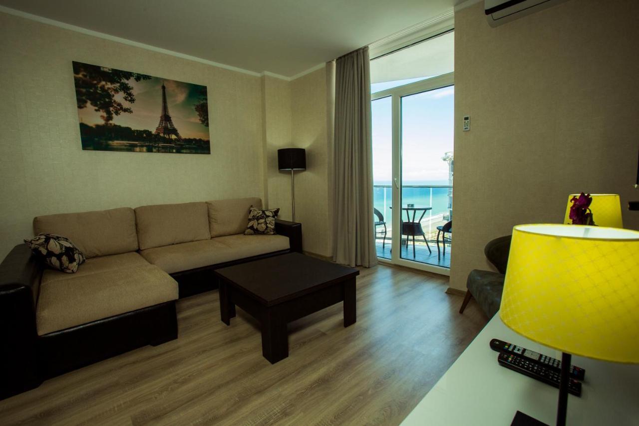 Holiday Lux Sea Towers Batumi Exteriér fotografie